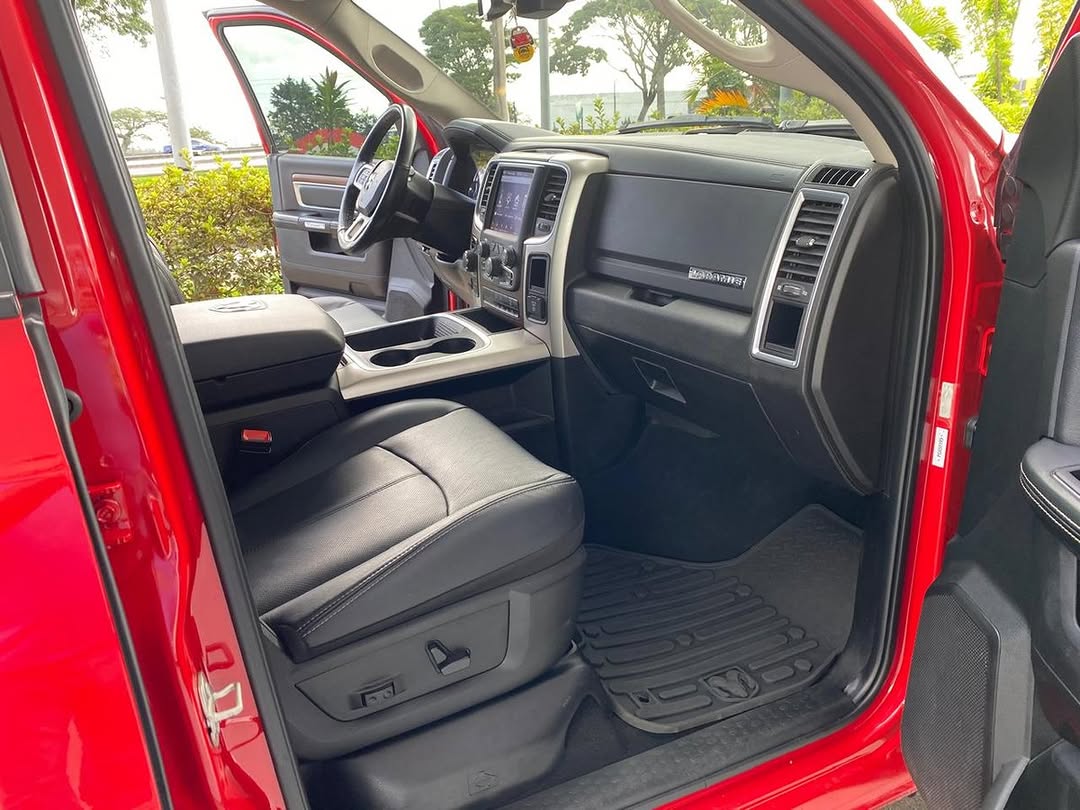 RAM CLASSIC LARAMIE NIGHT EDITION - Imagem 8