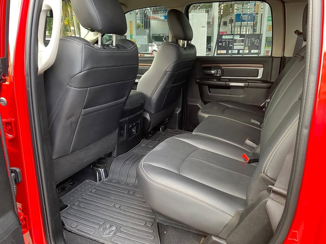 RAM CLASSIC LARAMIE NIGHT EDITION - Imagem 9