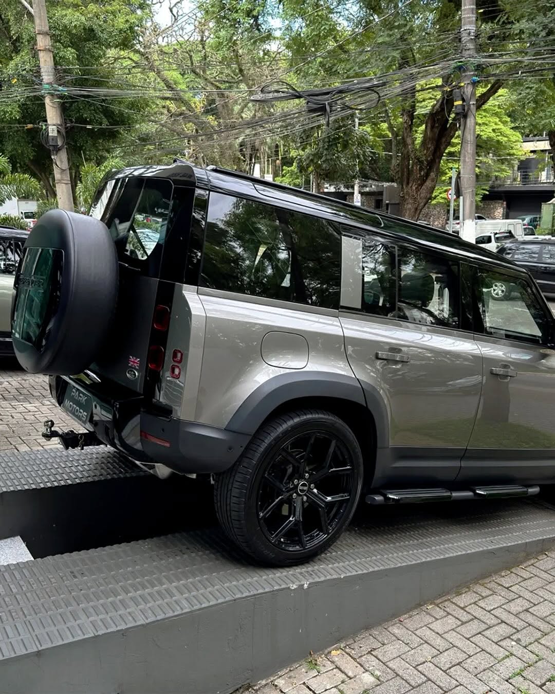 LAND ROVER DEFENDER SE P300 - Imagem 5