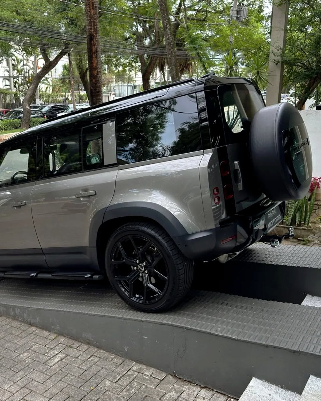 LAND ROVER DEFENDER SE P300 - Imagem 7