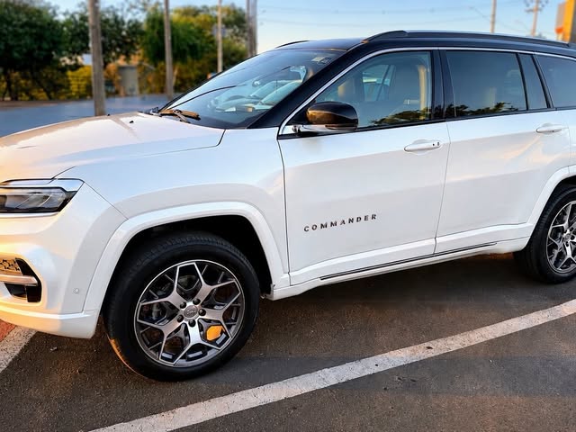 JEEP COMMANDER OVERLAND TD380 - Imagem 2