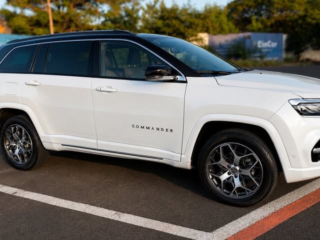 JEEP COMMANDER OVERLAND TD380 - Imagem 3