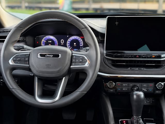 JEEP COMMANDER OVERLAND TD380 - Imagem 6