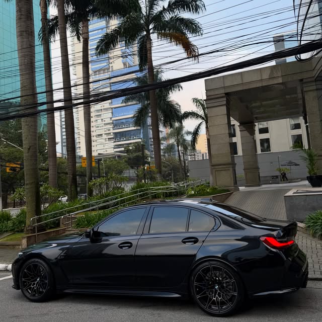 BMW M3 COMPETITION - Imagem 11