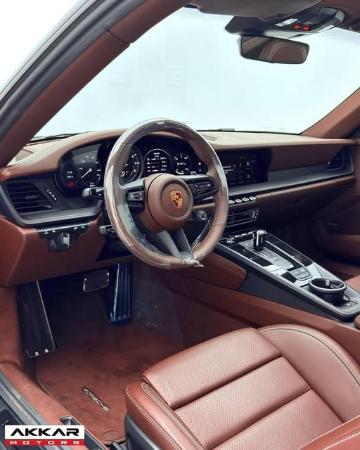 PORSCHE 911 CARRERA 4 GTS - Imagem 9
