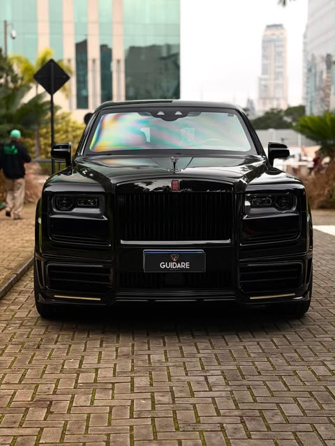 ROLLS-ROYCE CULLINAN BLACK BADGE - Imagem 2