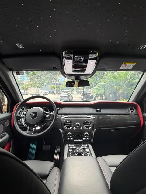 ROLLS-ROYCE CULLINAN BLACK BADGE - Imagem 12