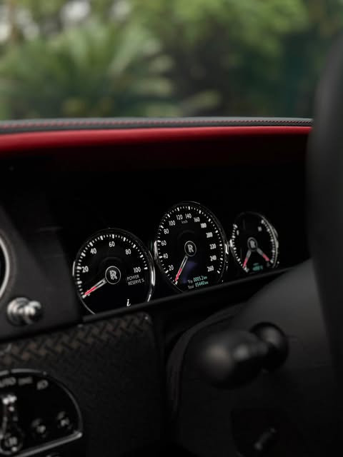 ROLLS-ROYCE CULLINAN BLACK BADGE - Imagem 14