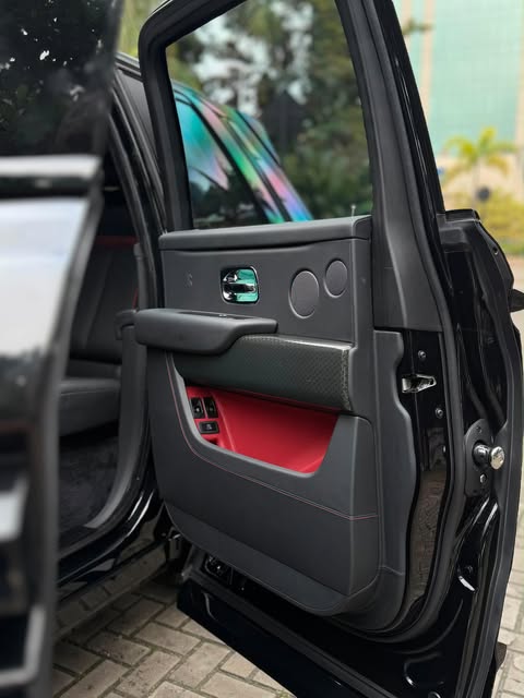 ROLLS-ROYCE CULLINAN BLACK BADGE - Imagem 15