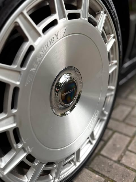 ROLLS-ROYCE CULLINAN BLACK BADGE - Imagem 18