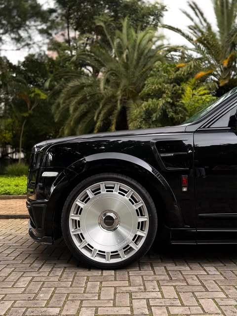 ROLLS-ROYCE CULLINAN BLACK BADGE - Imagem 3