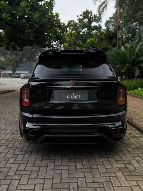 ROLLS-ROYCE CULLINAN BLACK BADGE - Imagem 5