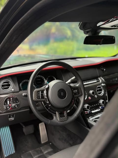 ROLLS-ROYCE CULLINAN BLACK BADGE - Imagem 6
