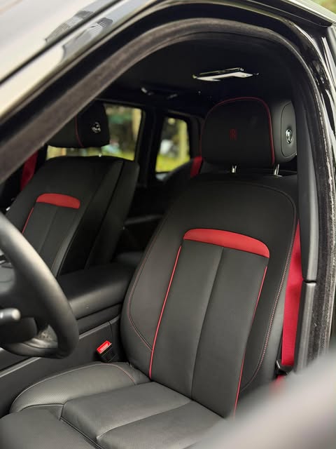 ROLLS-ROYCE CULLINAN BLACK BADGE - Imagem 9