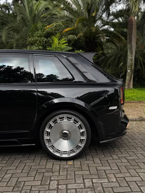 ROLLS-ROYCE CULLINAN BLACK BADGE - Imagem 10