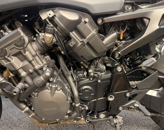 HONDA CB1000R - Imagem 10