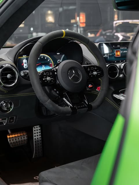 MERCEDES-BENZ AMG GT R - Imagem 2