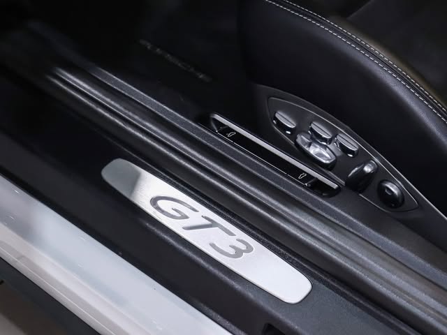 PORSCHE 911 GT3 - Imagem 8