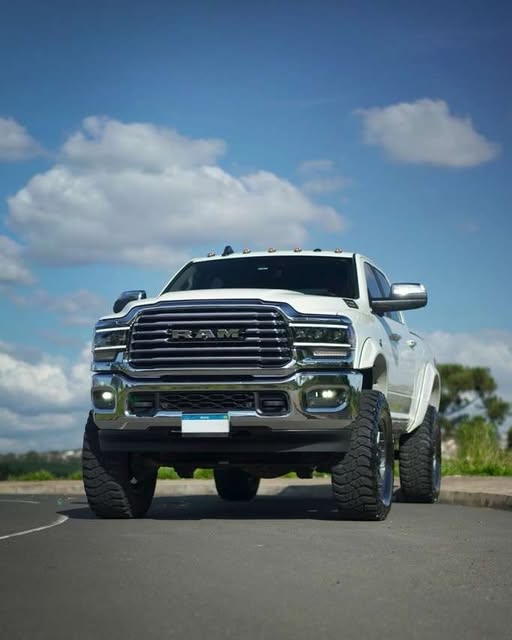 RAM 2500 LARAMIE QUARTO DE MILHA - Imagem 1
