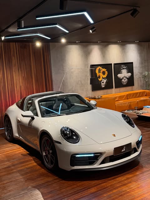 PORSCHE 911 TARGA GTS 4 - Imagem 1