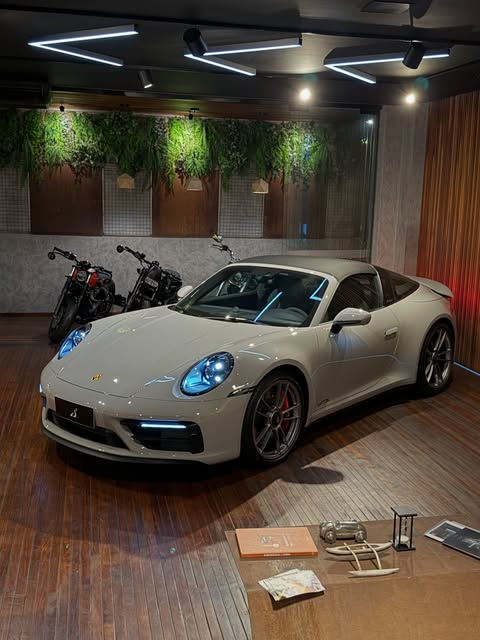 PORSCHE 911 TARGA GTS 4 - Imagem 2