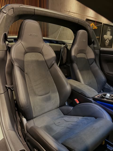 PORSCHE 911 TARGA GTS 4 - Imagem 11