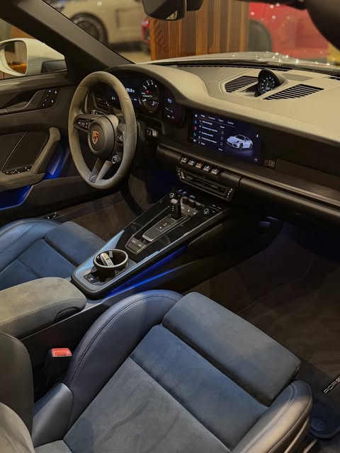 PORSCHE 911 TARGA GTS 4 - Imagem 12