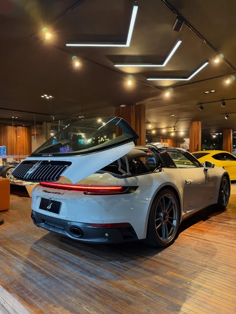 PORSCHE 911 TARGA GTS 4 - Imagem 15