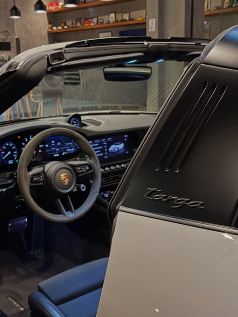 PORSCHE 911 TARGA GTS 4 - Imagem 16