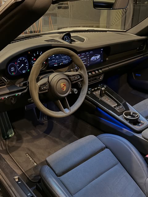 PORSCHE 911 TARGA GTS 4 - Imagem 18