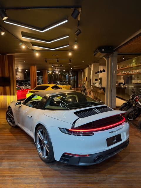 PORSCHE 911 TARGA GTS 4 - Imagem 3