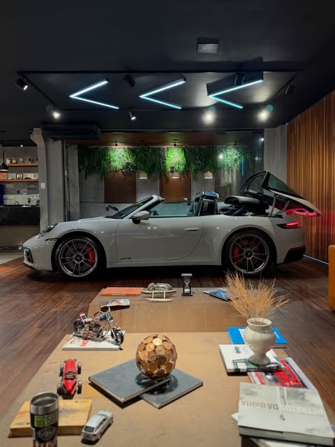 PORSCHE 911 TARGA GTS 4 - Imagem 5