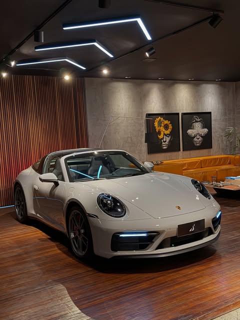 PORSCHE 911 TARGA GTS 4 - Imagem 6
