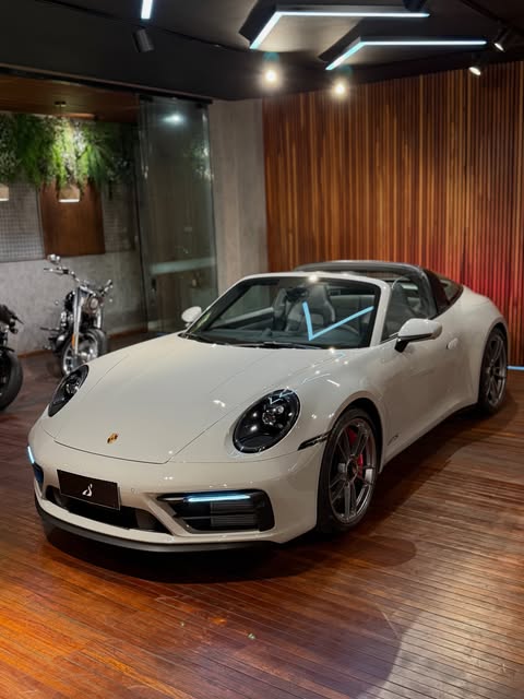 PORSCHE 911 TARGA GTS 4 - Imagem 7