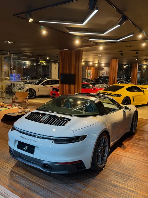 PORSCHE 911 TARGA GTS 4 - Imagem 8