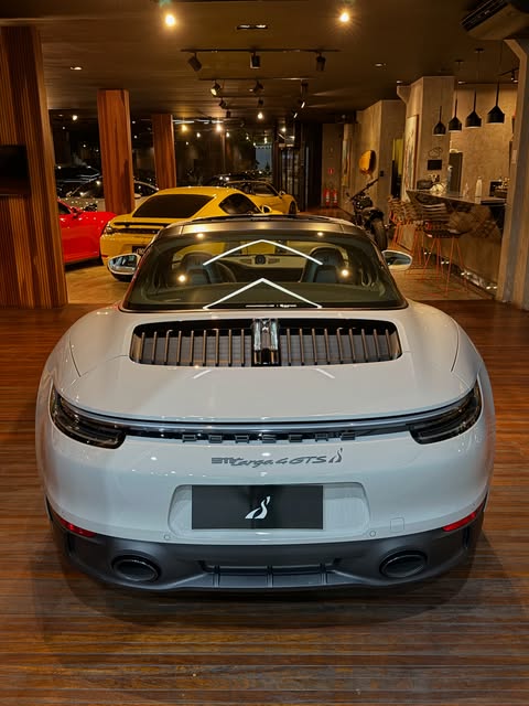 PORSCHE 911 TARGA GTS 4 - Imagem 10