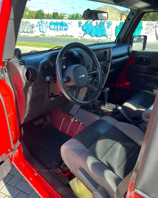JEEP WRANGLER SPORT V6 - Imagem 12