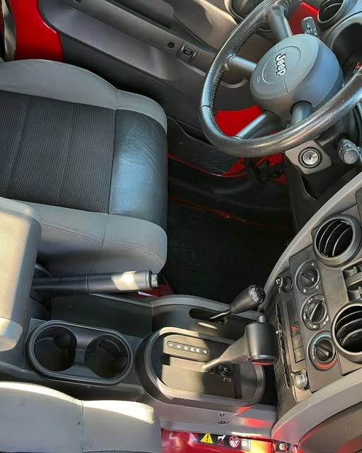JEEP WRANGLER SPORT V6 - Imagem 10