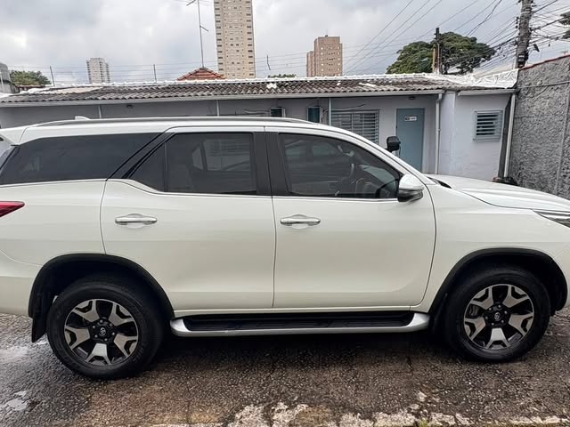 TOYOTA HILUX SW4 SRX DIAMOND - Imagem 4
