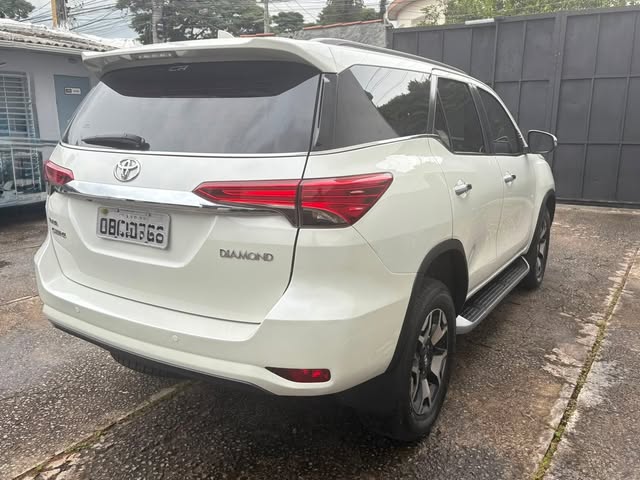 TOYOTA HILUX SW4 SRX DIAMOND - Imagem 5