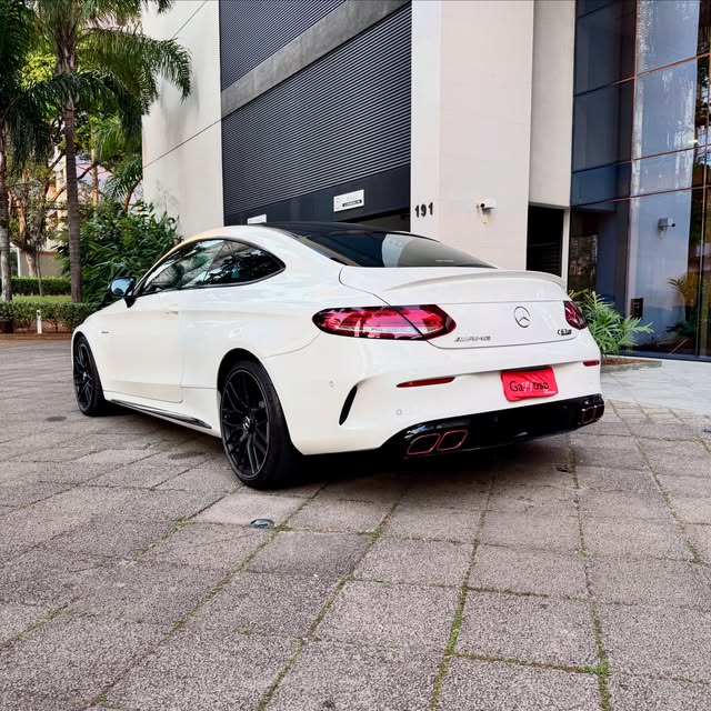 MERCEDES-BENZ C 63 AMG S COUPÉ - Imagem 4