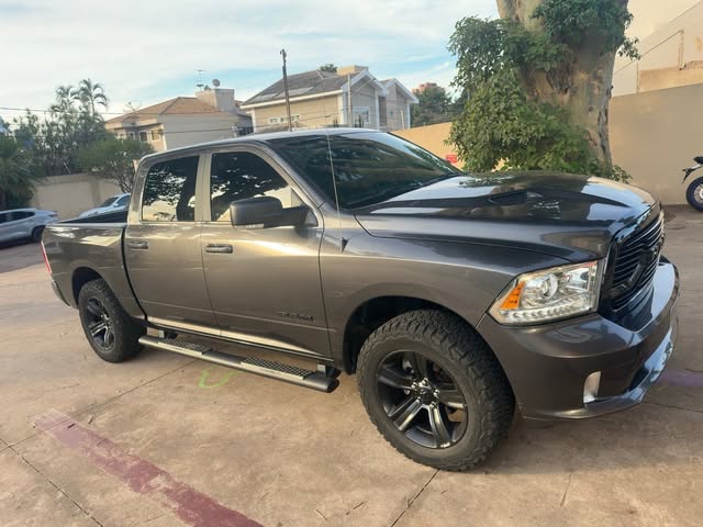 RAM 1500 LIMITED NIGHT EDITION - Imagem 1
