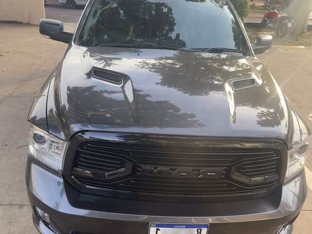 RAM 1500 LIMITED NIGHT EDITION - Imagem 2