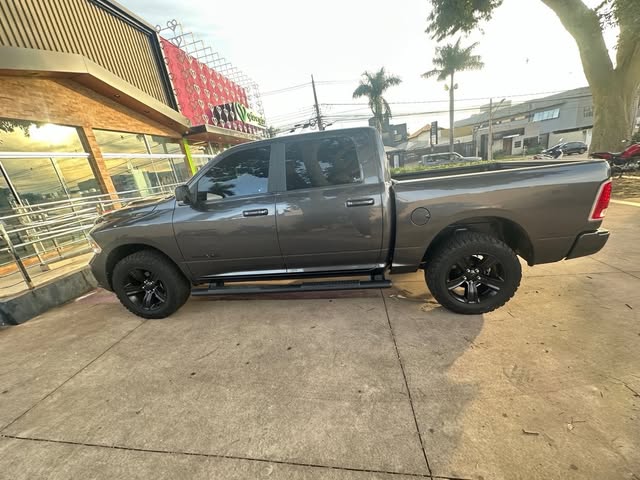 RAM 1500 LIMITED NIGHT EDITION - Imagem 3