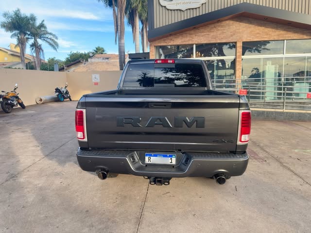 RAM 1500 LIMITED NIGHT EDITION - Imagem 4