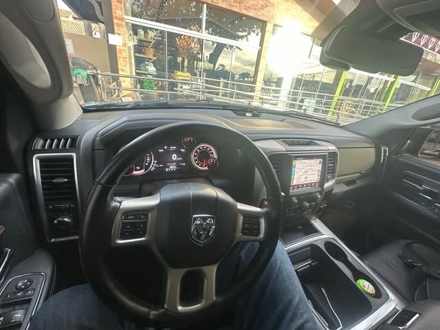 RAM 1500 LIMITED NIGHT EDITION - Imagem 6