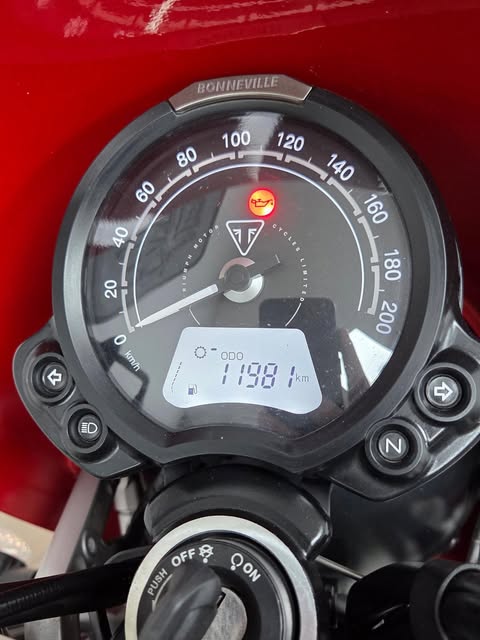 TRIUMPH STREET SCRAMBLER - Imagem 15