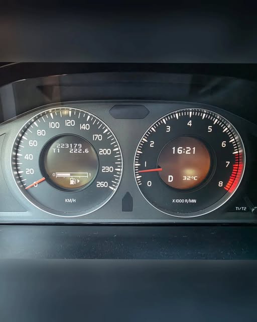 VOLVO XC 70 - Imagem 12
