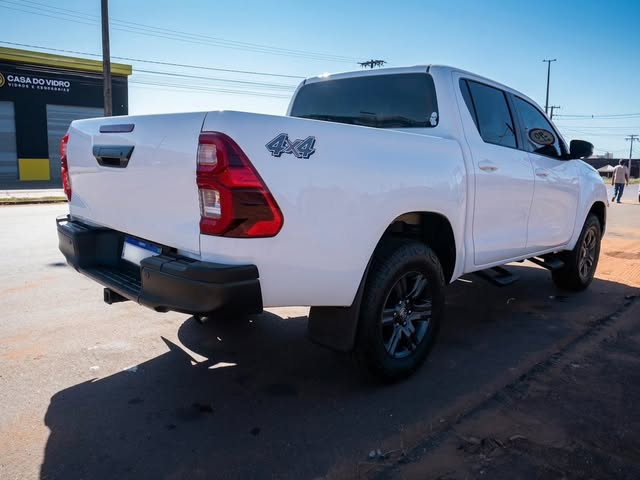 TOYOTA HILUX SR 2.8 TURBO DIESEL 4X4 AUTOMÁTICO - Imagem 4