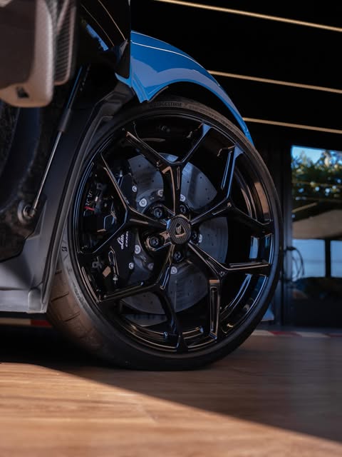 LAMBORGHINI REVULTO - Imagem 1